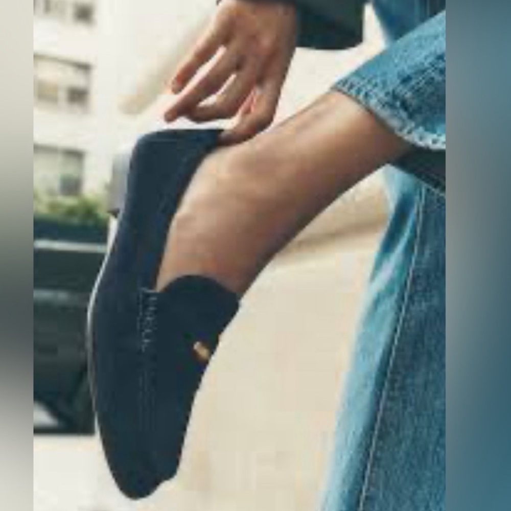 VERONICA BEARD PENNY LOAFERS SIZE 6.5 NAVY